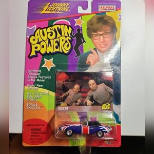 Austin Powers Johnny Lightning Car with Mini Me and Dr. Evil collectible card
